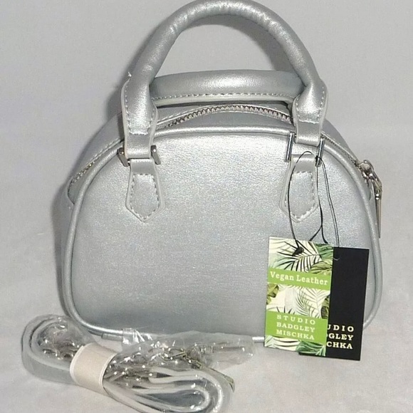 NWT BADGLEY MISCHKA Crossbody Dome Metallic Grey with Silver Studs - Picture 4 of 9